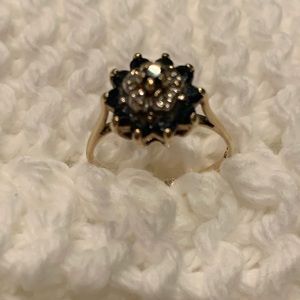 10k gold vintage sapphire cocktail ring - size 7.